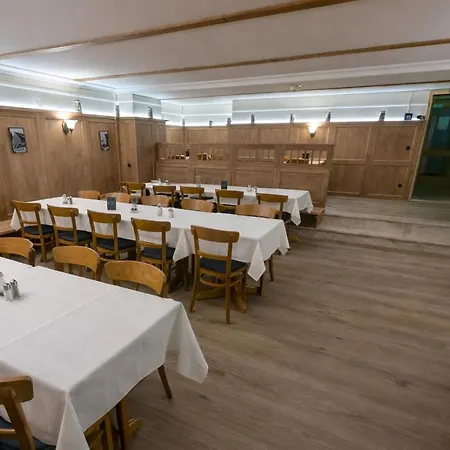 Zum Loewen Hotel