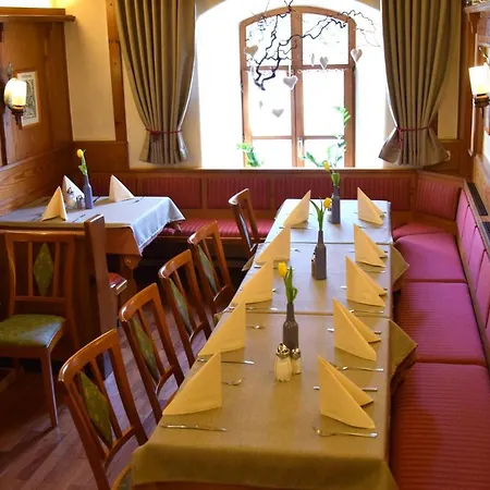 Zum Loewen Otel