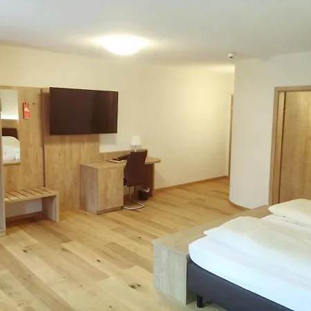 Zum Loewen Hotel