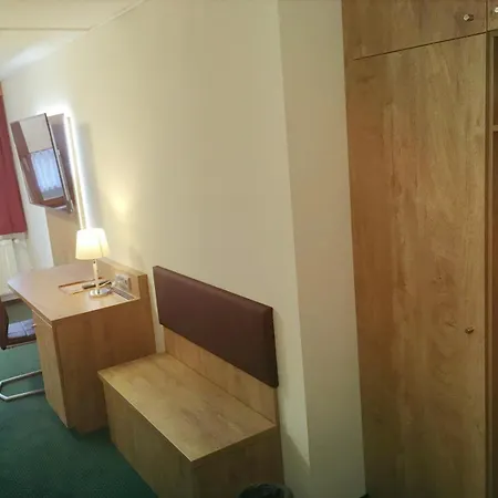 Zum Loewen Otel Velburg