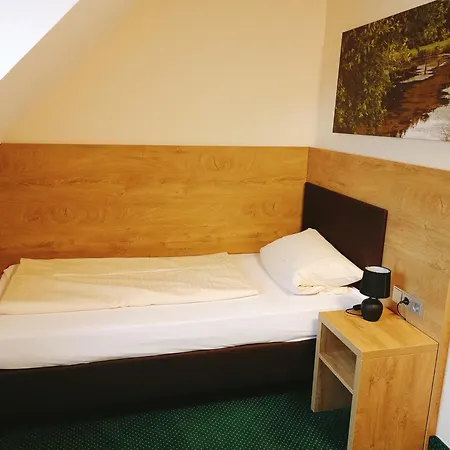 Zum Loewen Otel Velburg