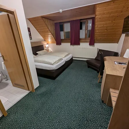 Otel Zum Loewen Velburg