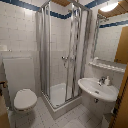 Zum Loewen Otel Velburg